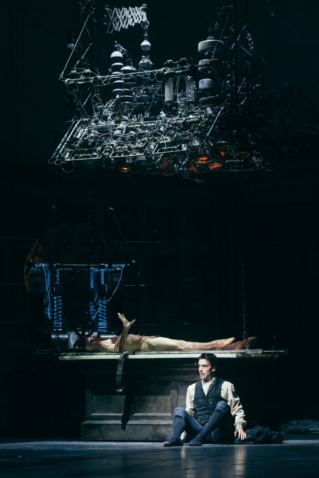 Wei Wang and Joseph Walsh in Liam Scarlett's <i>Frankenstein</i> &copy; San Francisco Ballet, Lindsey Rallo