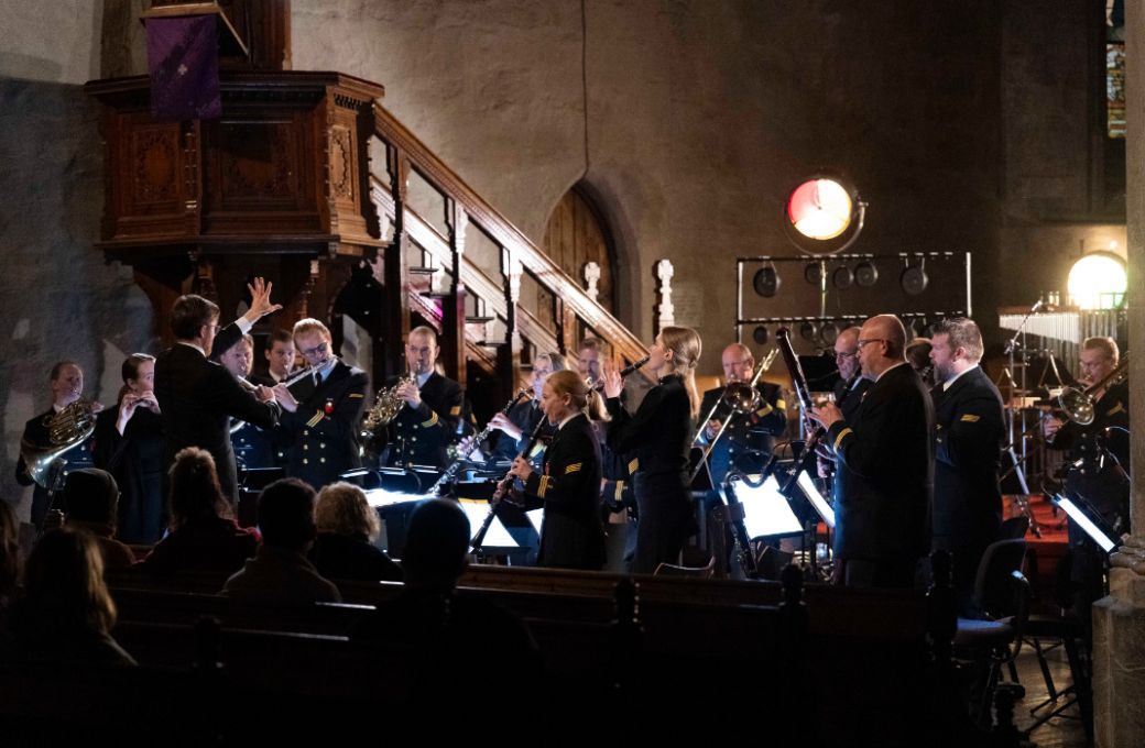 Royal Norwegian Naval Forces Band perform Jason Yarde in Bergen Cathedral &copy; Thor Br&oslash;dreskift