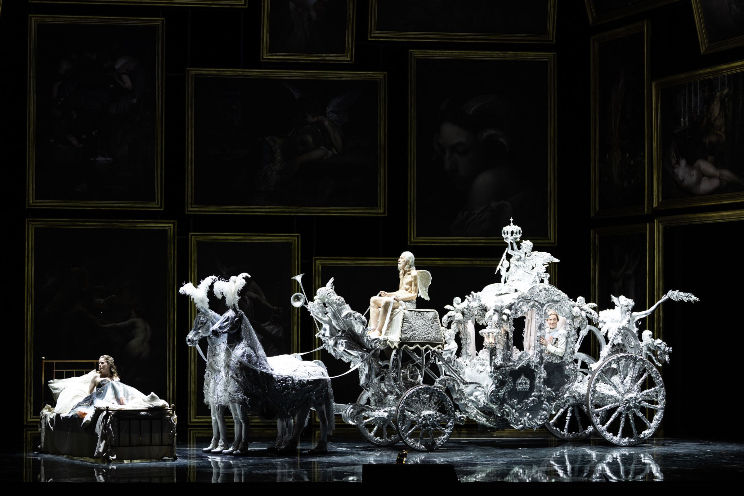 Liv Redpath (Sophie) und Samantha Hankey (Octavian) &copy; Geoffroy Schied