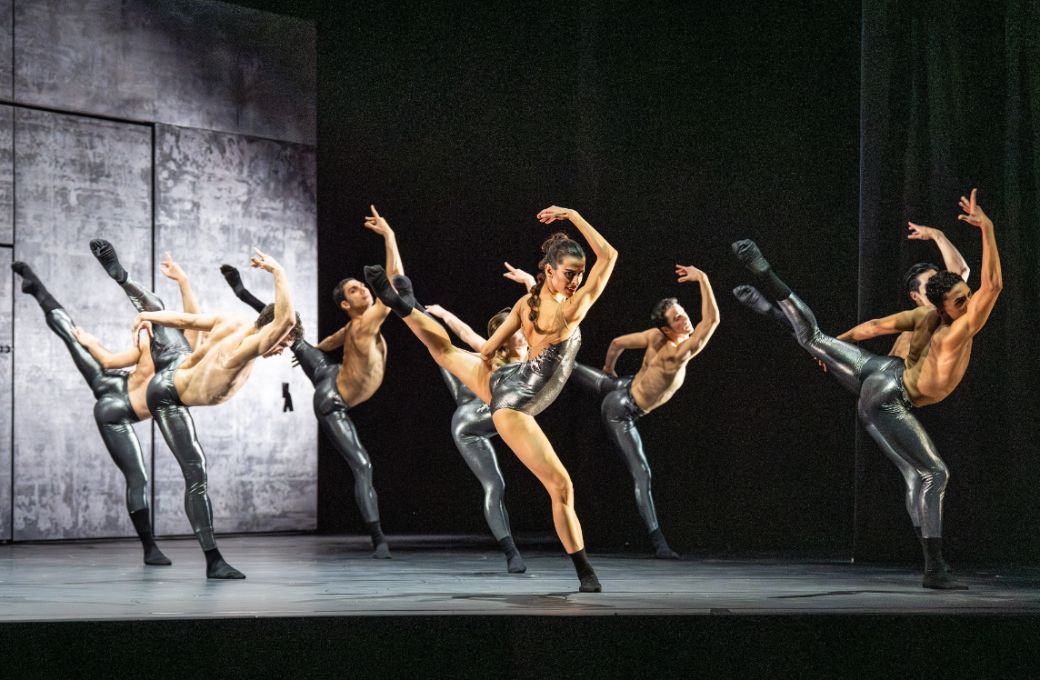 Ensemble Ballett am Rhein in <i>Moto Perpetuo</i> © Altin Kaftira