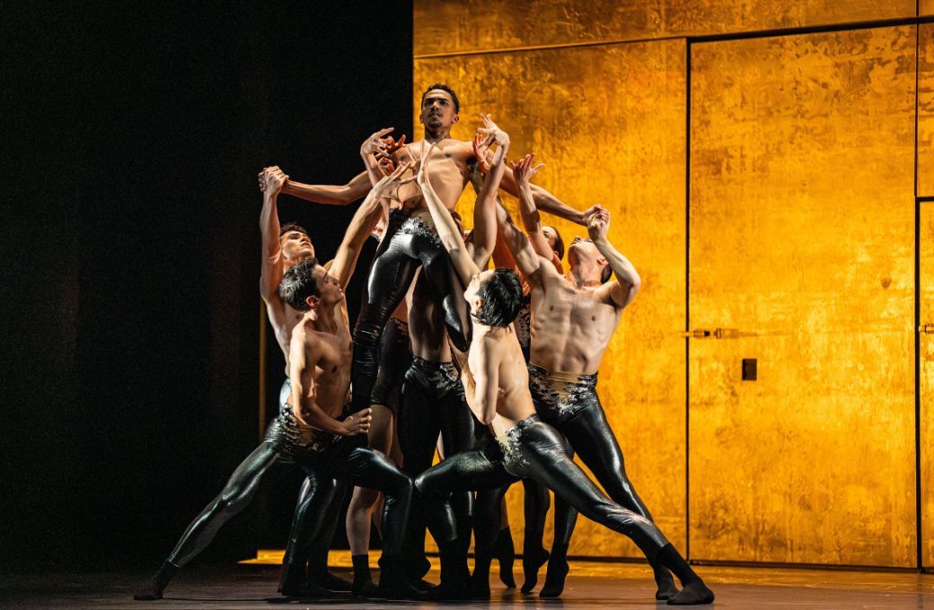 M&aacute;rcio Mota and Ensemble Ballett am Rhein in <i>Moto Perpetuo</i> &copy; Altin Kaftira