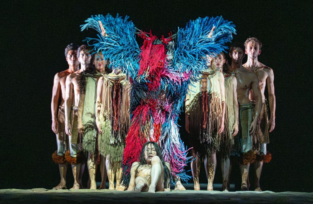 Long Zou, Jo&atilde;o Miranda and Ensemble Ballett am Rhein in <i>Invocation</i> &copy; Altin Kaftira