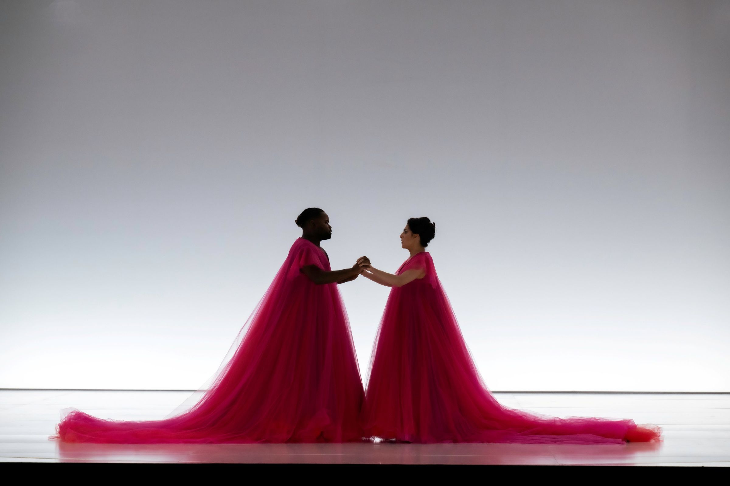 John Holiday (Akhnaten) and Susan Zarrabi (Nefertiti) &copy; Monika Rittershaus