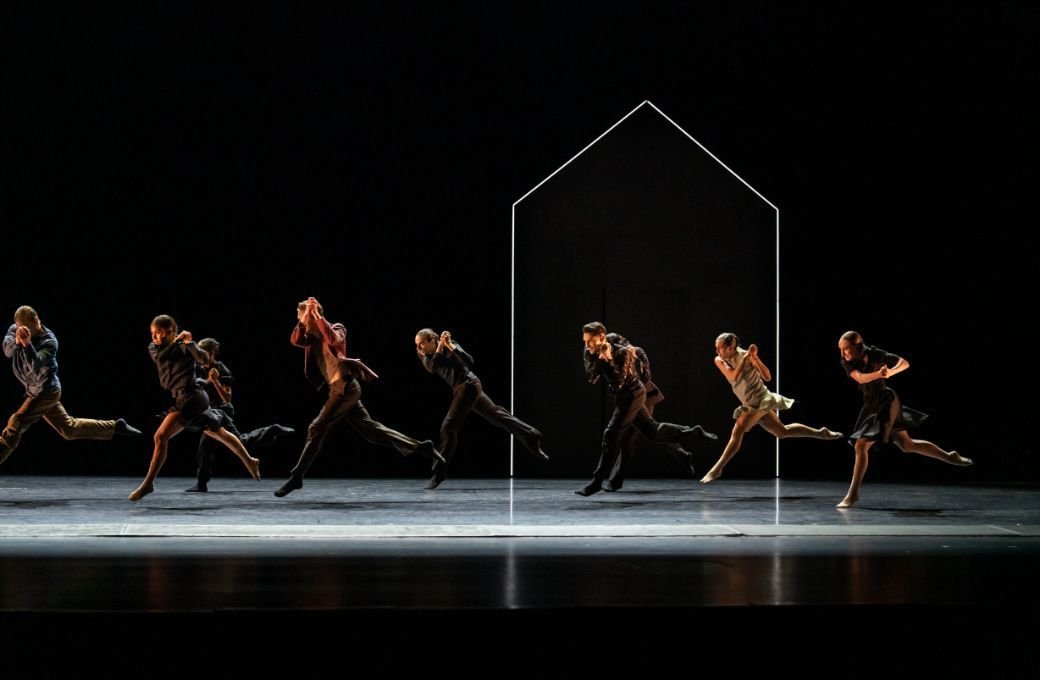 Hubbard Street Dance Chicago in Johan Inger's <i>Impasse</i> &copy; Michelle Reid