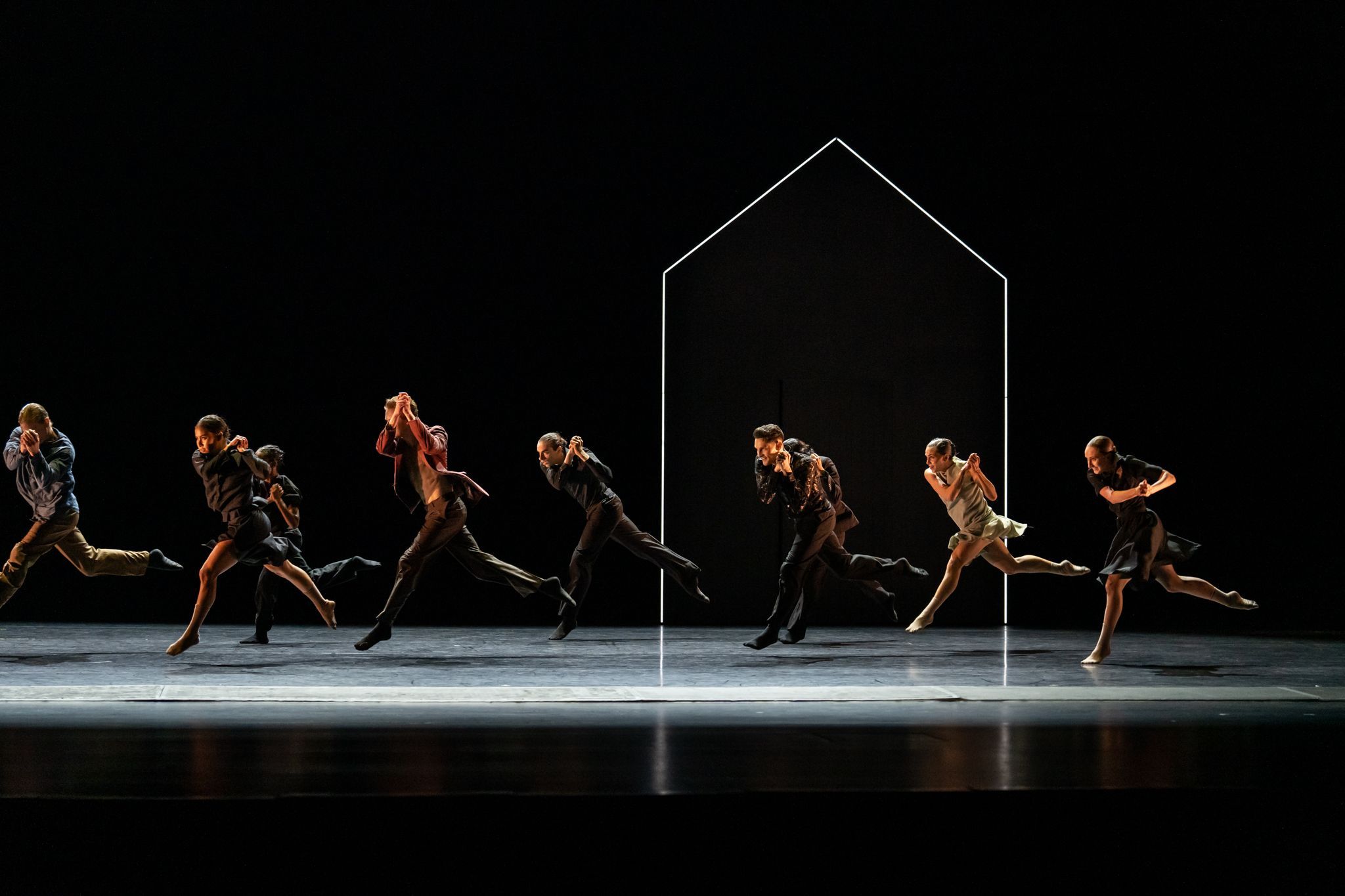 Hubbard Street Dance Chicago in Johan Inger's <i>Impasse</i> &copy; Michelle Reid