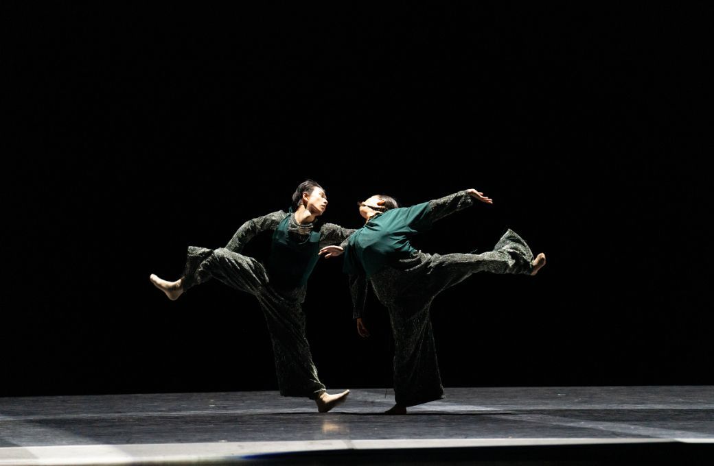Shota Miyoshi and Cyrie Topete in Aszure Barton's <i>A Duo</i> &copy; Michelle Reid