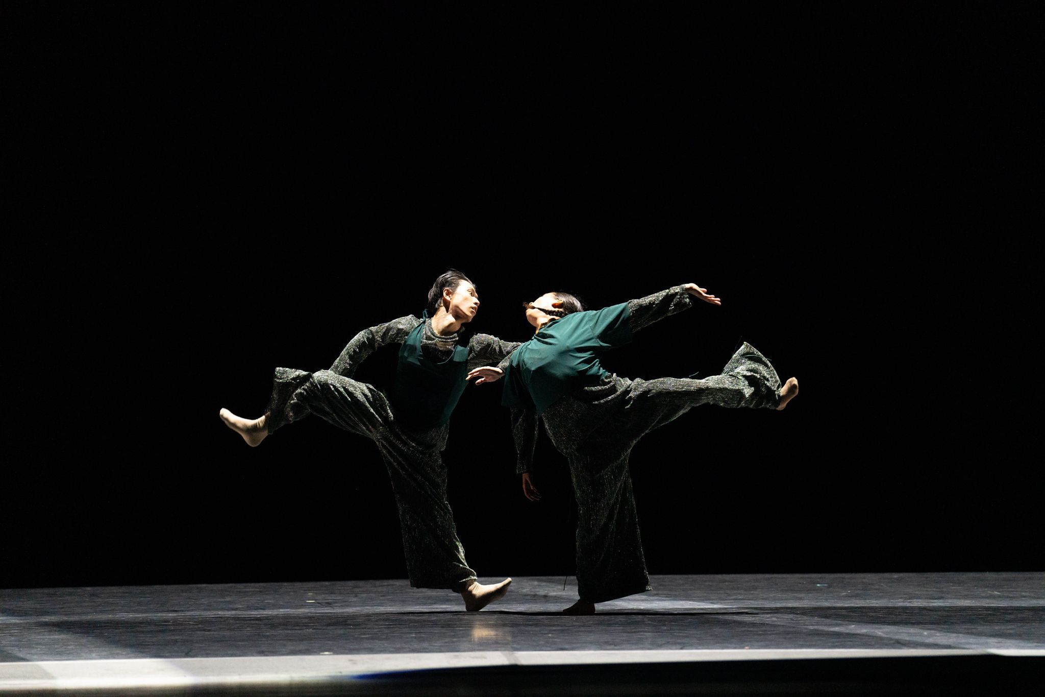 Shota Miyoshi and Cyrie Topete in Aszure Barton's <i>A Duo</i> &copy; Michelle Reid