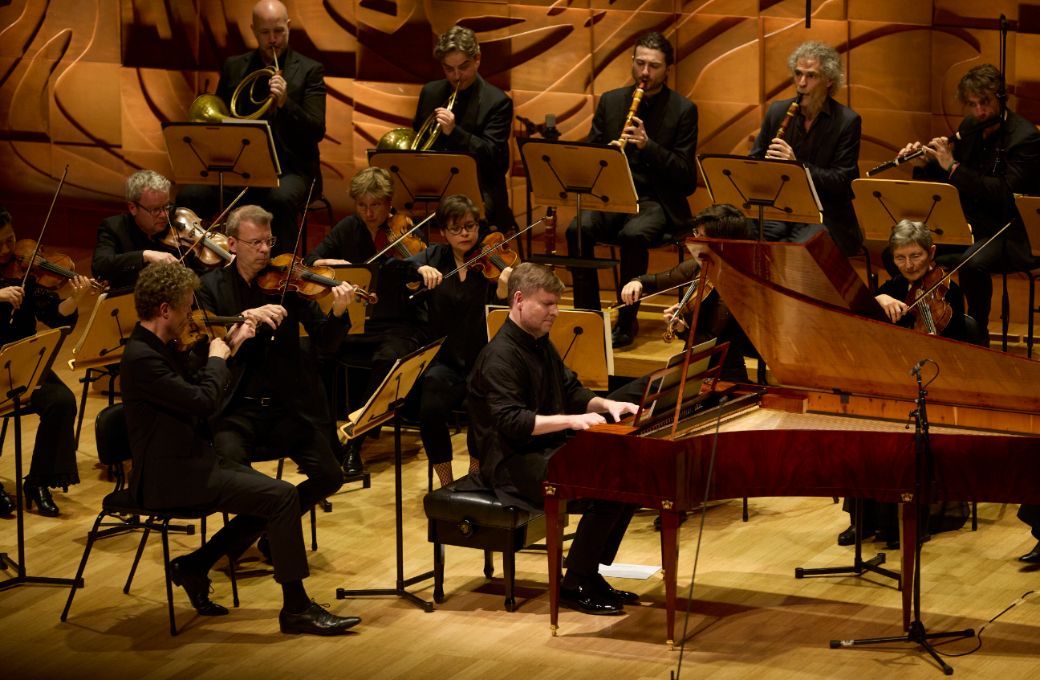 Kristian Bezuidenhout and the Freiburg Baroque Orchestra © Laura Manariti