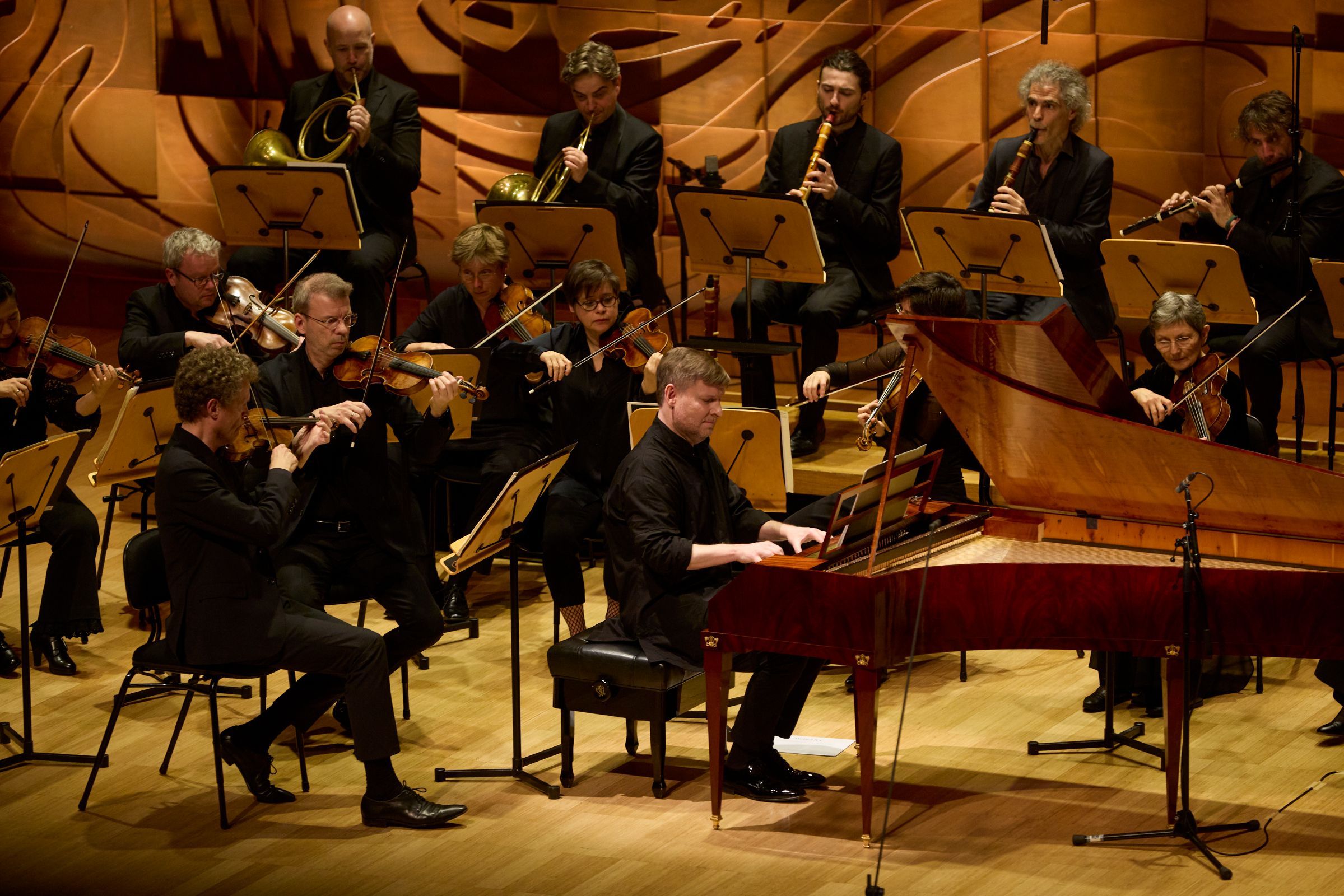 Kristian Bezuidenhout and the Freiburg Baroque Orchestra © Laura Manariti