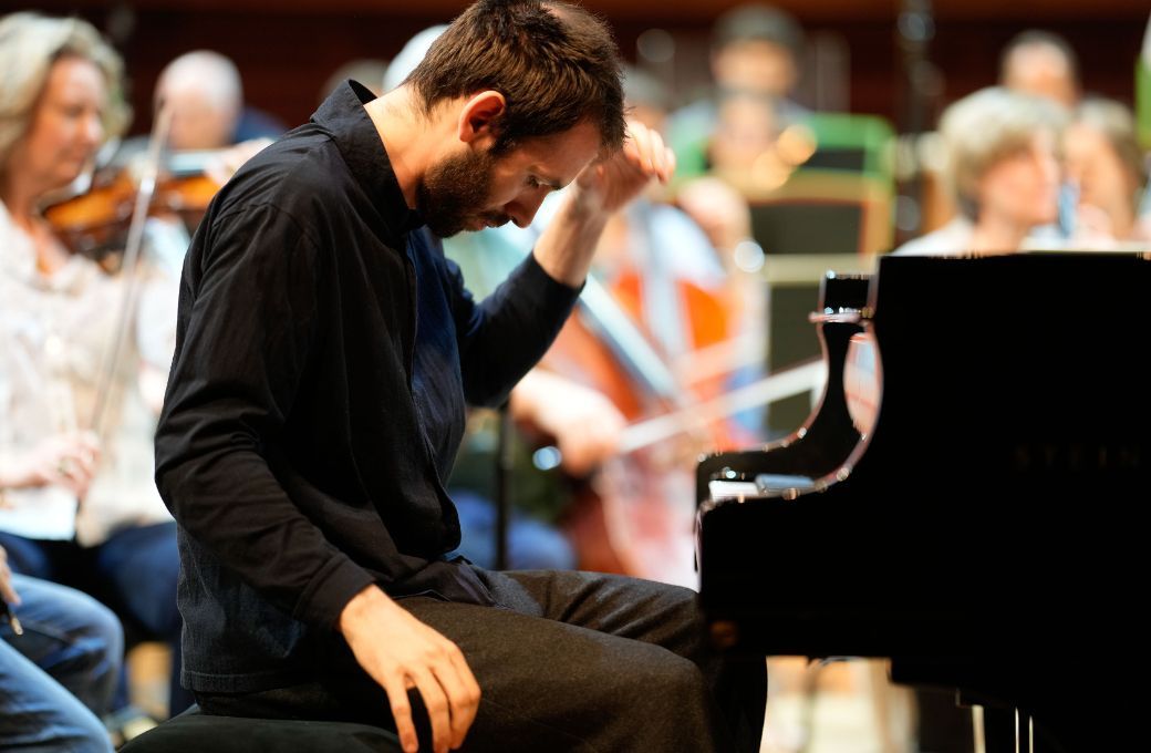 Alexandre Kantorow en r&eacute;p&eacute;tition avec le Philhar' &copy; Christophe Abramowitz / Radio France