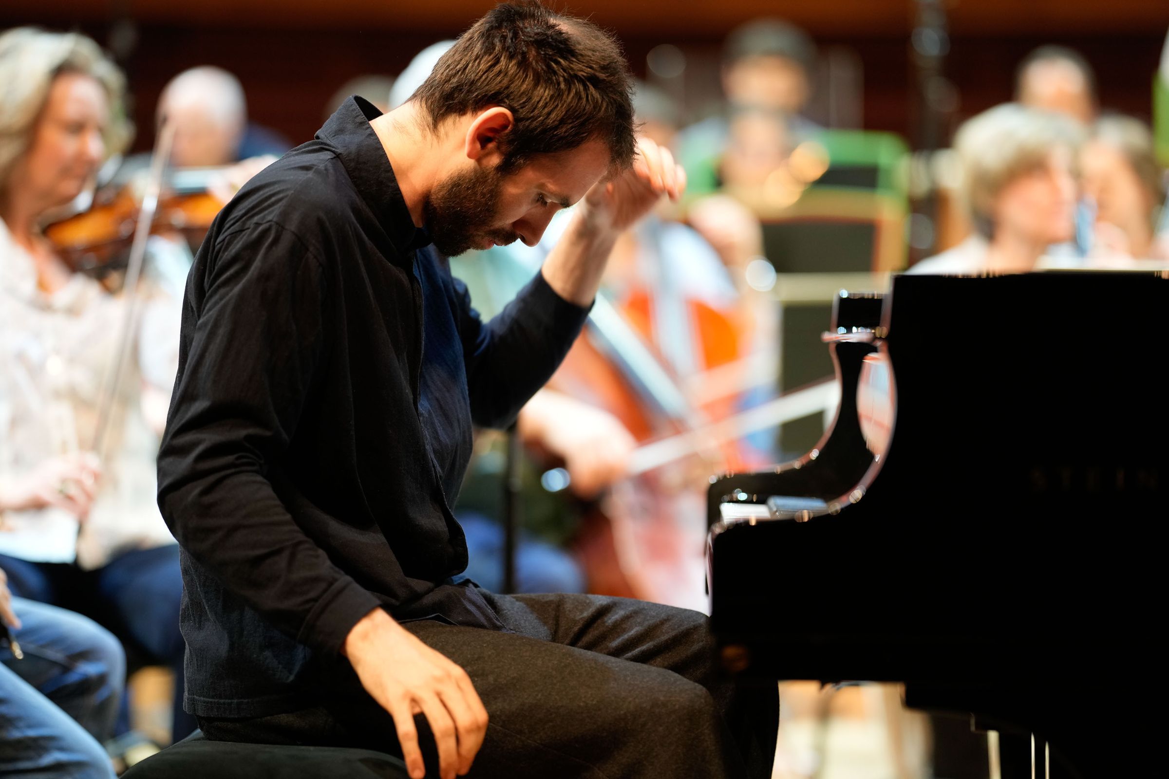 Alexandre Kantorow en répétition avec le Philhar' &copy; Christophe Abramowitz / Radio France