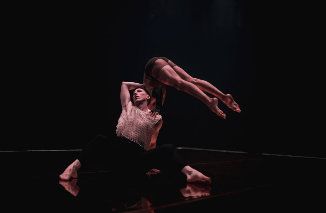 Sydney Dance Company in Rafael Bonachela's <i>Somos</i> &copy; Pippa Samaya