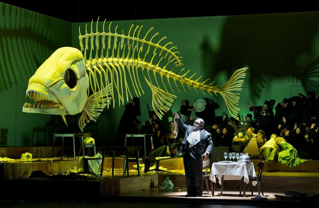 Evgeny Akimov (Don Jerome) and ensemble © Werner Kmetitsch