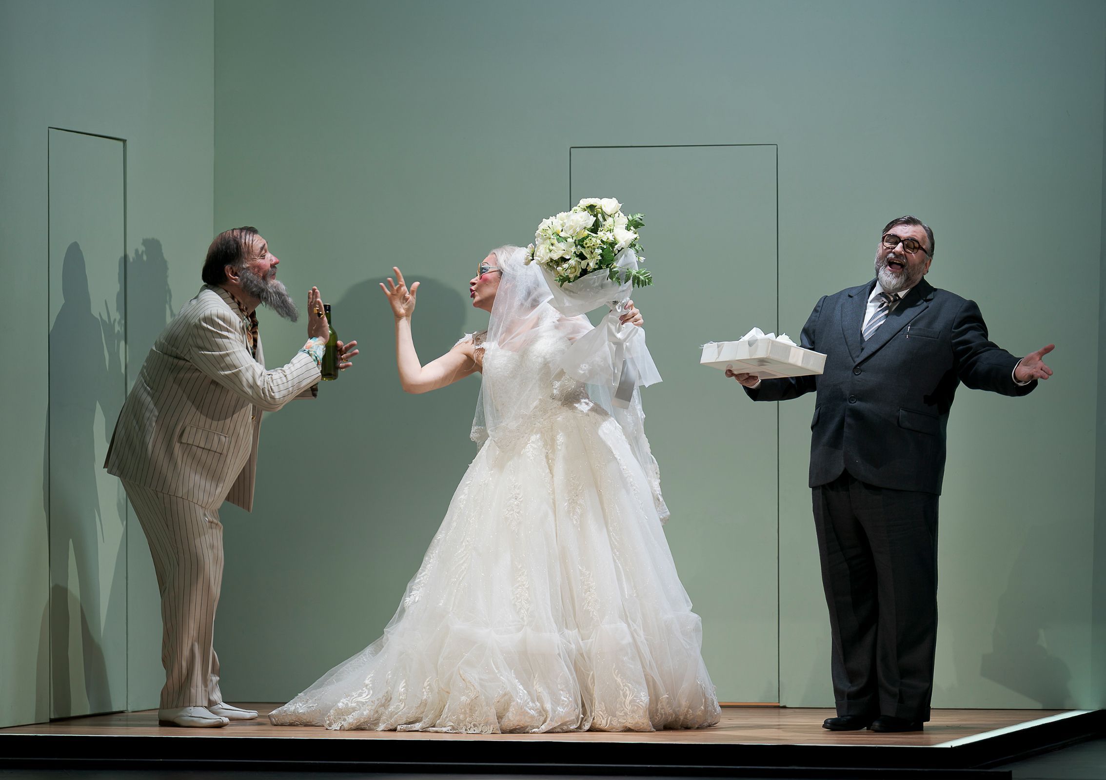 Valery Gilmanov (Mendoza), Elena Maximova (The Duenna) and Evgeny Akimov (Don Jerome) &copy; Werner Kmetitsch
