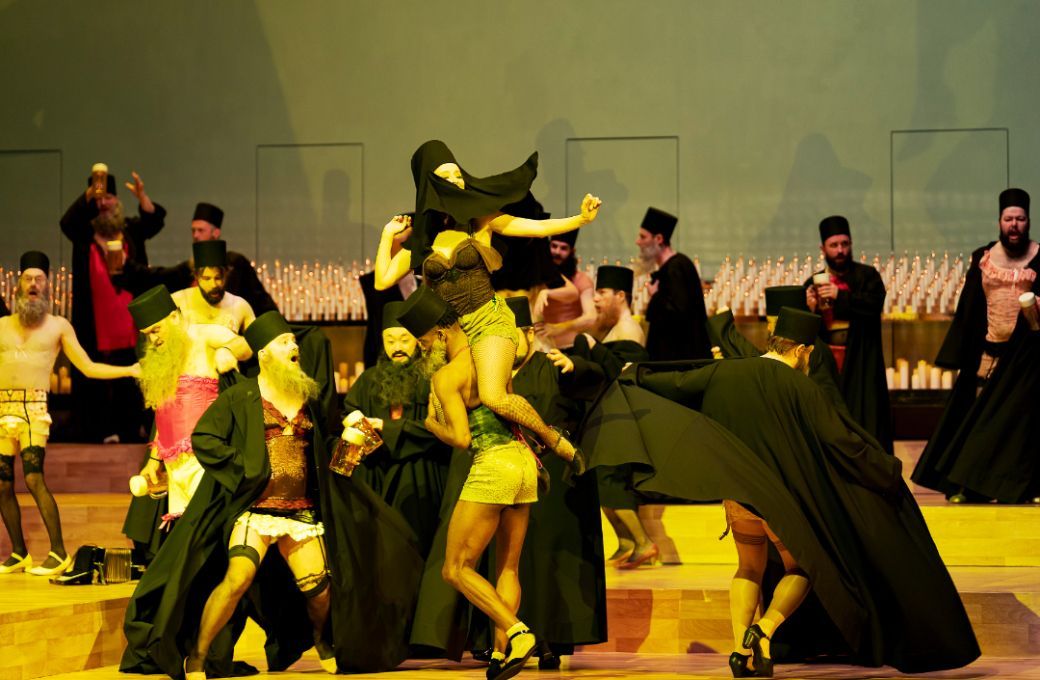Arnold Schoenberg Choir and dancers &copy; Werner Kmetitsch