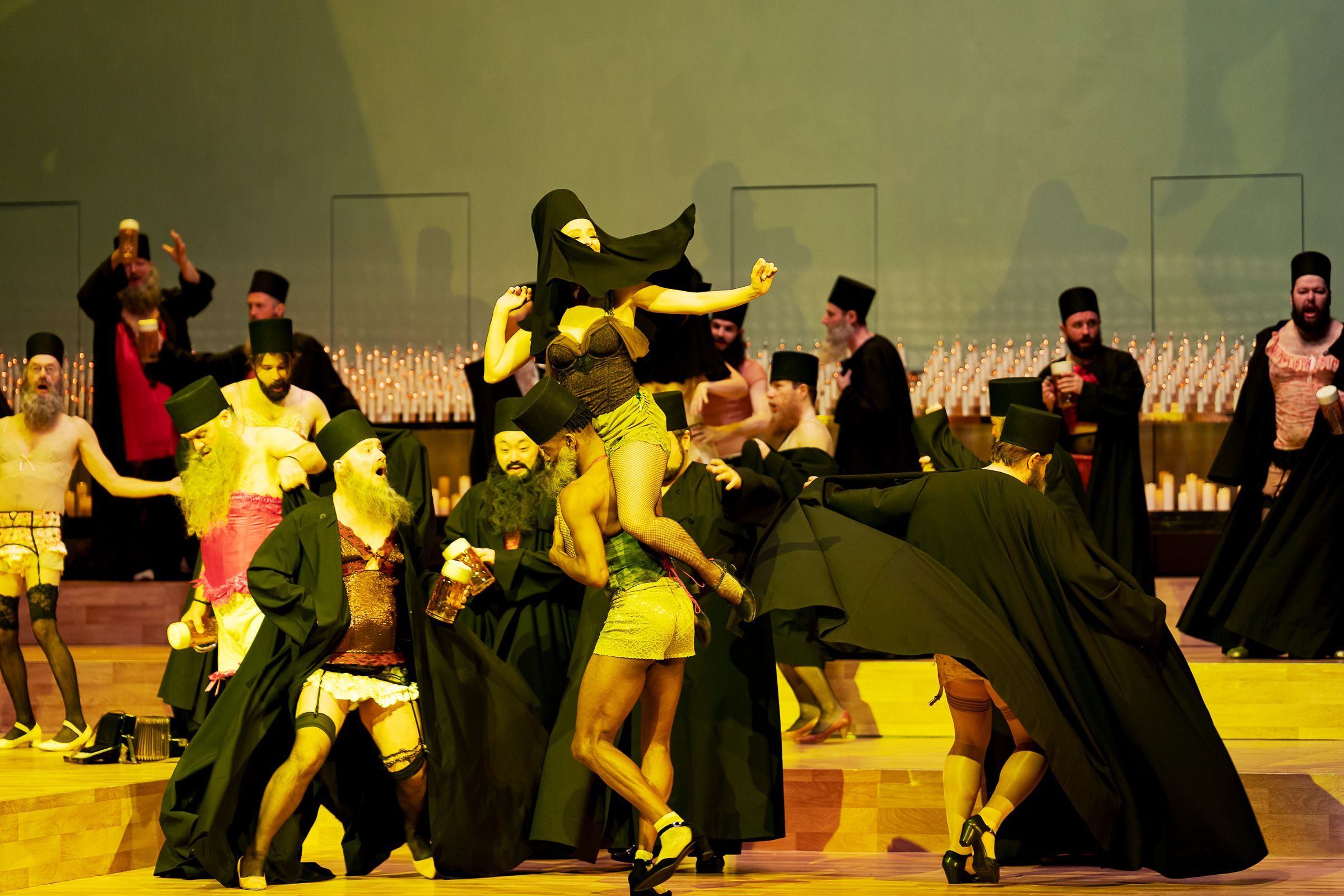 Arnold Schoenberg Choir and dancers &copy; Werner Kmetitsch