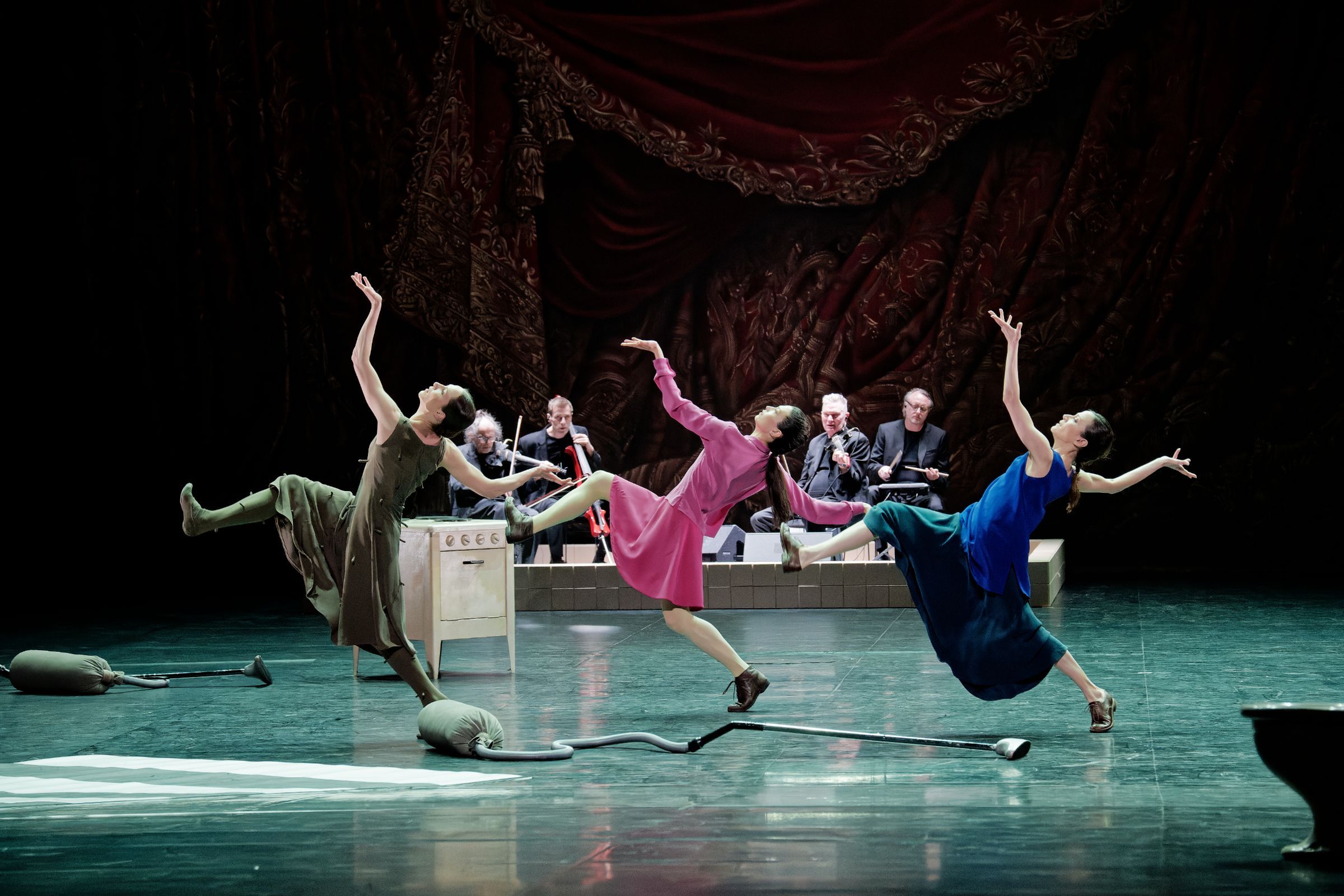 <i>Appartement</i> de Mats Ek &copy; Agathe Poupeney / Opéra national de Paris