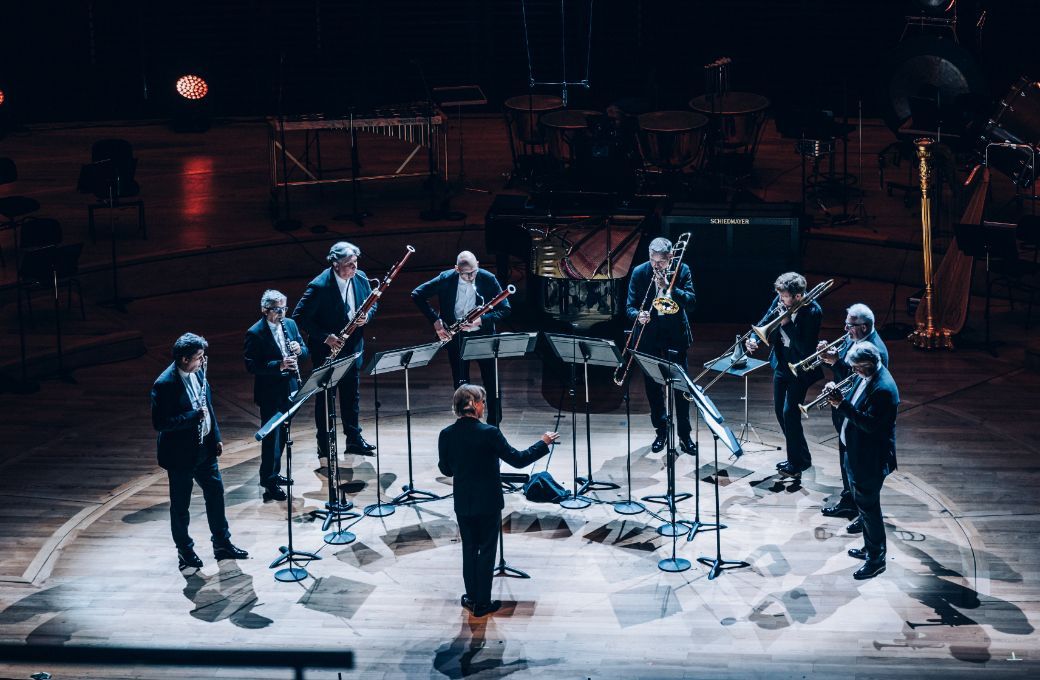 Esa-Pekka Salonen et les musiciens de l'Orchestre de Paris dans l'<i>Octuor</i> de Stravinsky &copy; Ondine Bertrand / Cheeese