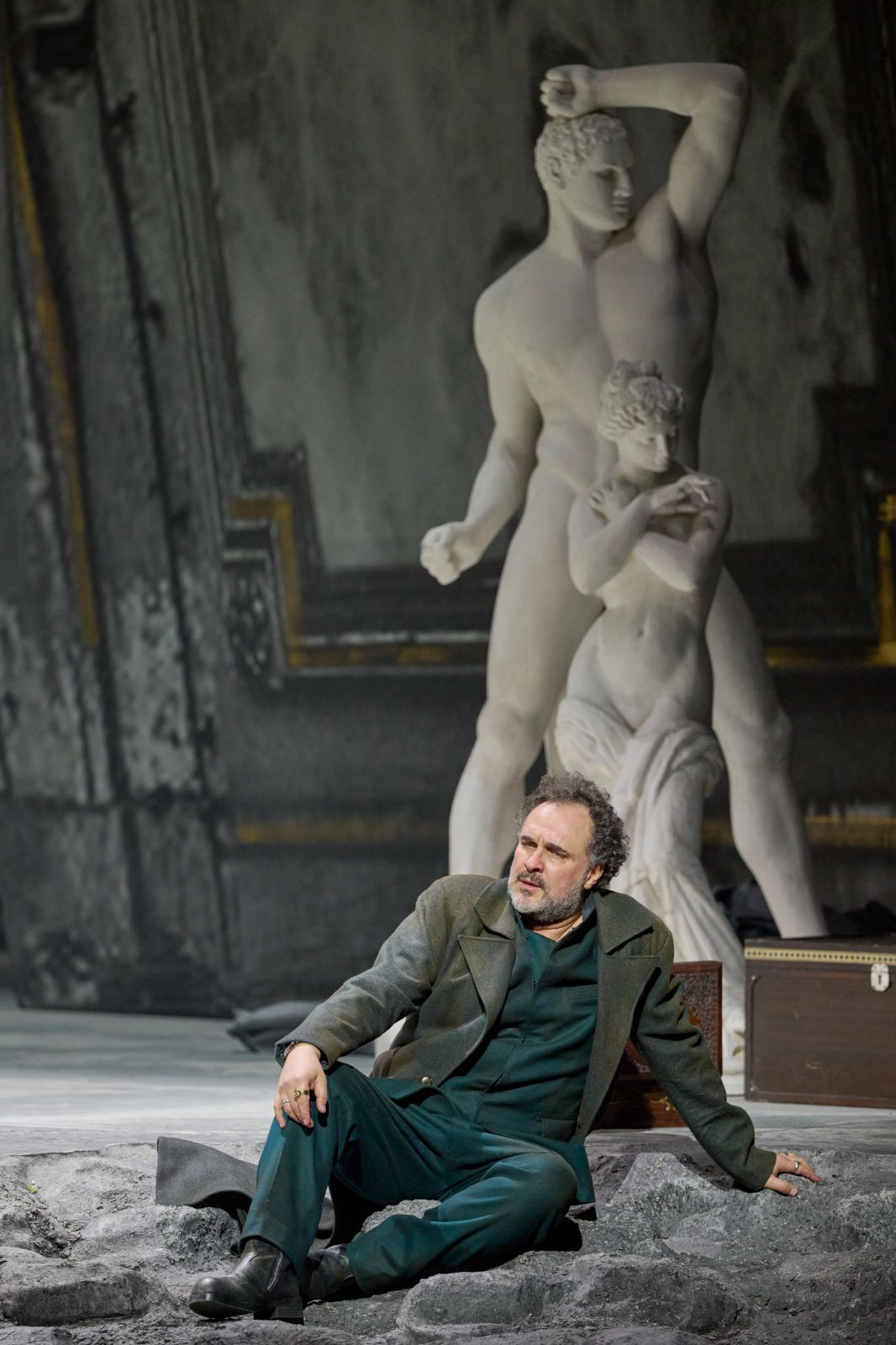 Ivo Stanchev (René) &copy; Wiener Staatsoper | Michael Pöhn