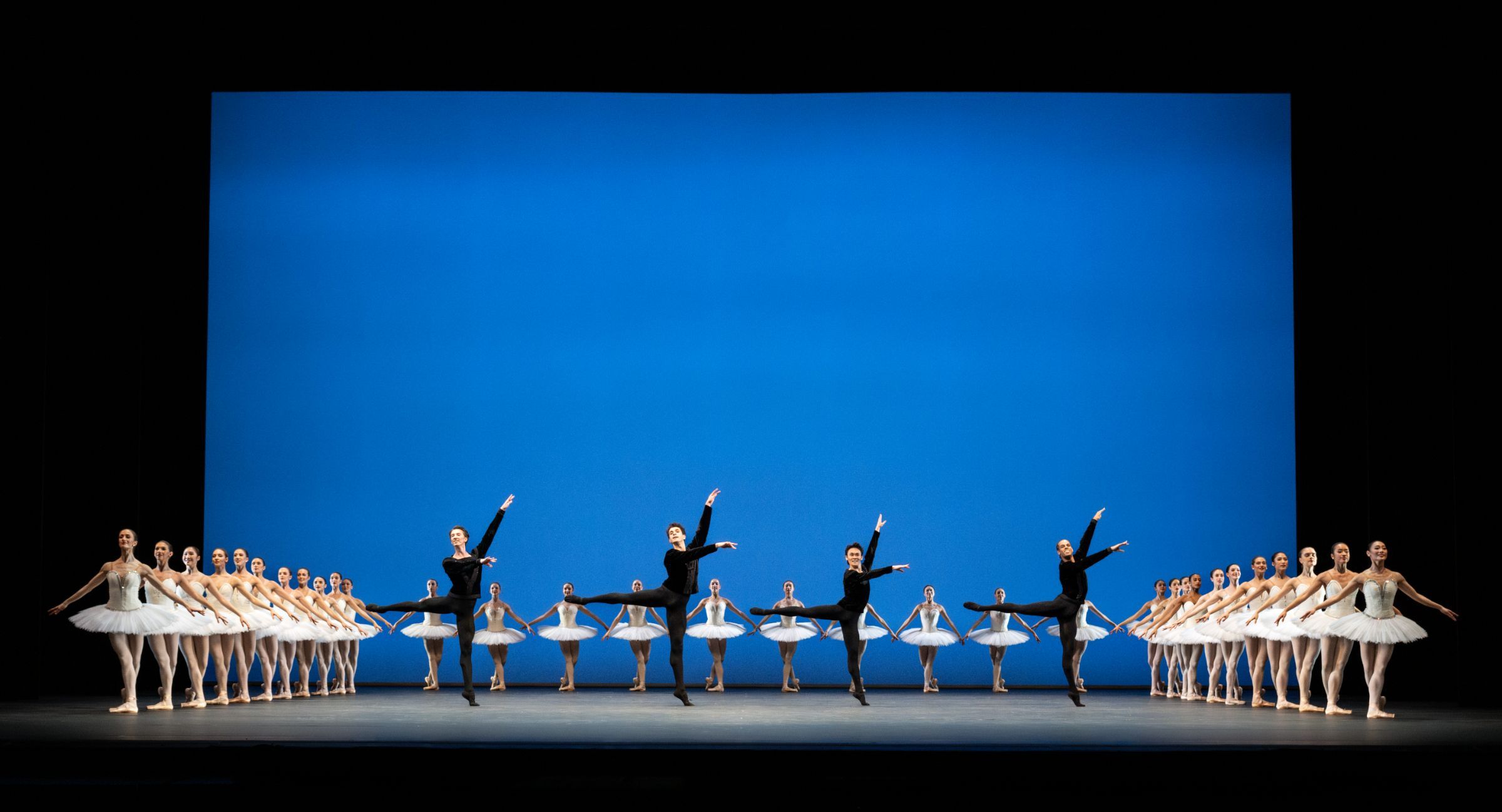Artists of The Royal Ballet in <i>Symphony in C</i> &copy; Foteini Christofilopoulou