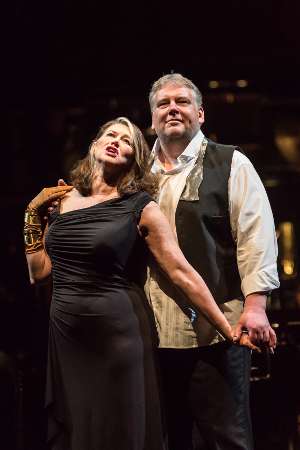 Kelly Cae Hogan (Br&uuml;nnhilde) and Mati Turi (Siegfried) &copy; Clive Barda
