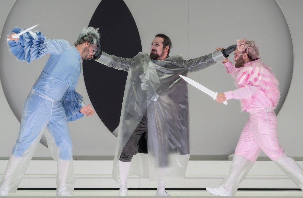 Wiard Witholt (Guglielmo), Avtandil Kaspeli (Don Alfonso) und Claudio Zazzaro (Ferrando) &copy; Jan-Pieter Fuhr