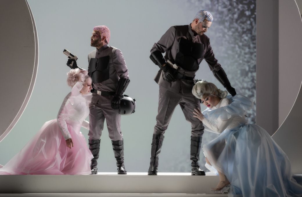 Natalya Boeva (Dorabella), Claudio Zazzaro, Wiard Witholt und Jihyun Cecilia Lee (Fiordiligi) &copy; Jan-Pieter Fuhr
