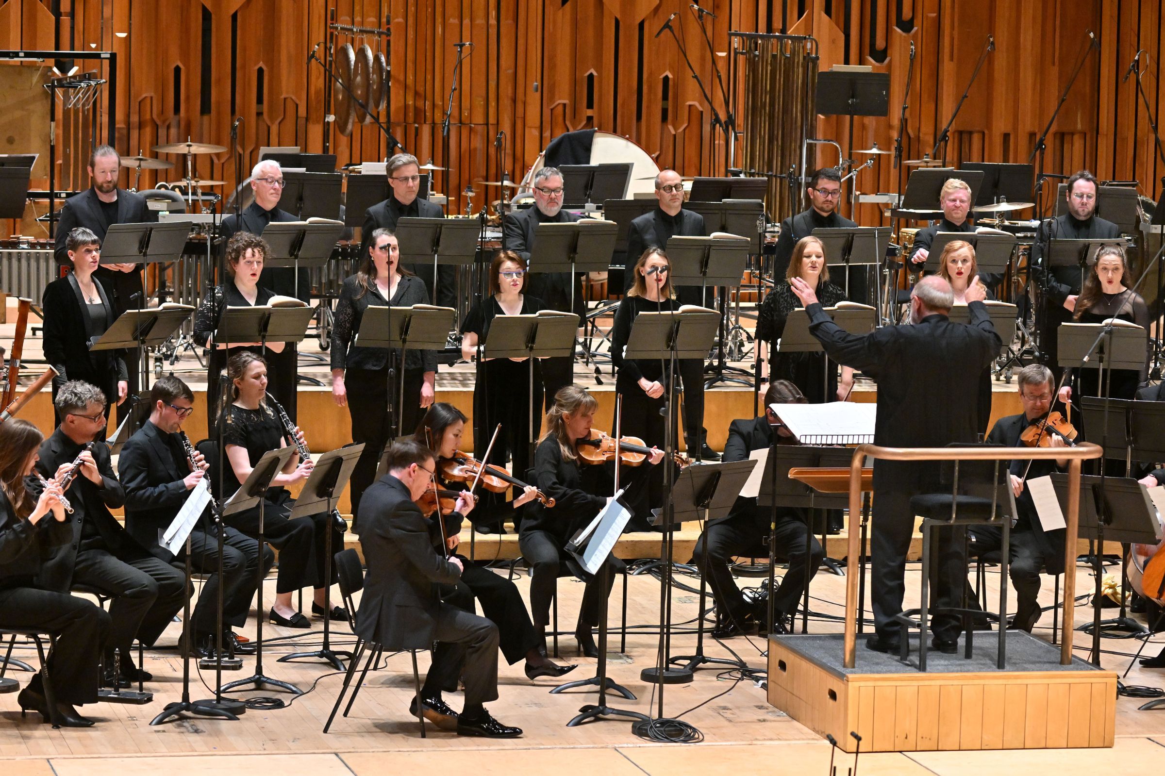 Martyn Brabbins conducts the BBC Singers and BBCSO &copy; BBC | Mark Allan