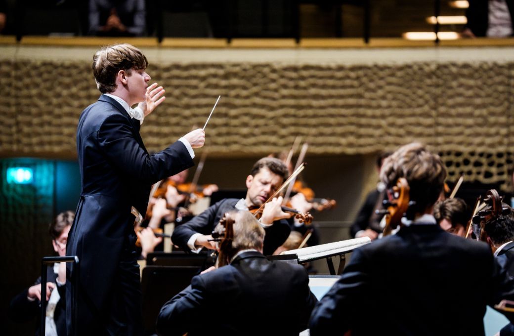 Klaus Mäkelä conducts the Royal Concertgebouw Orchestra © Sebastian Madej