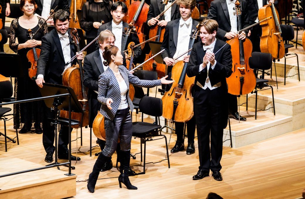 Seung-Won Oh, Klaus Mäkelä and the Royal Concertgebouw Orchestra © Sebastian Madej