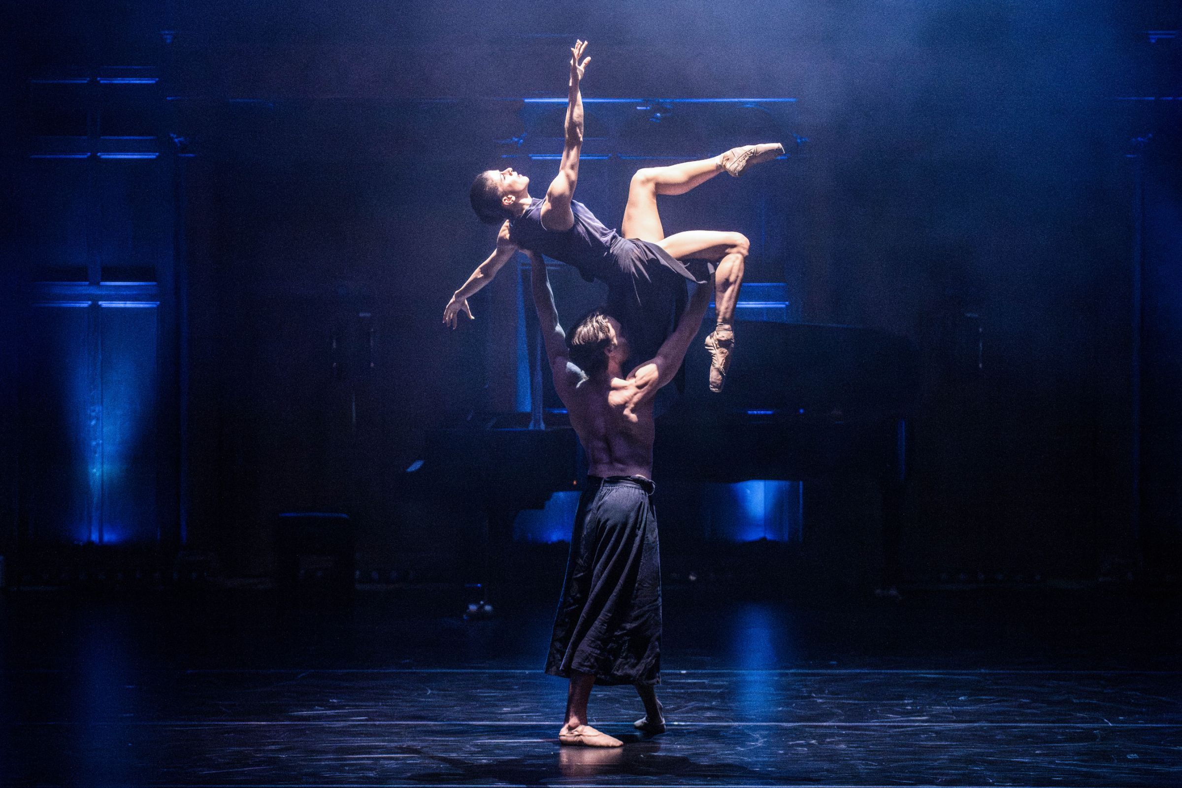 Matthew Ball and Mayara Magri in Ball's <i>(Re)current</i> &copy; Deborah Jaffe
