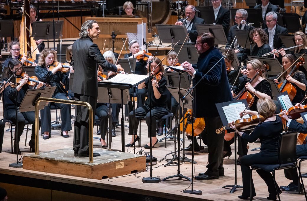 Vladimir Jurowski, Matthew Rose and the London Philharmonic Orchestra © Marc Gascoigne