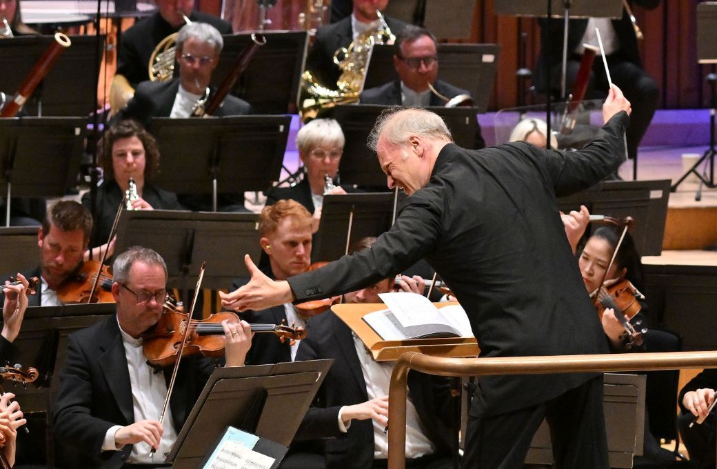 Gianandrea Noseda conducts the London Symphony Orchestra © LSO | Mark Allan