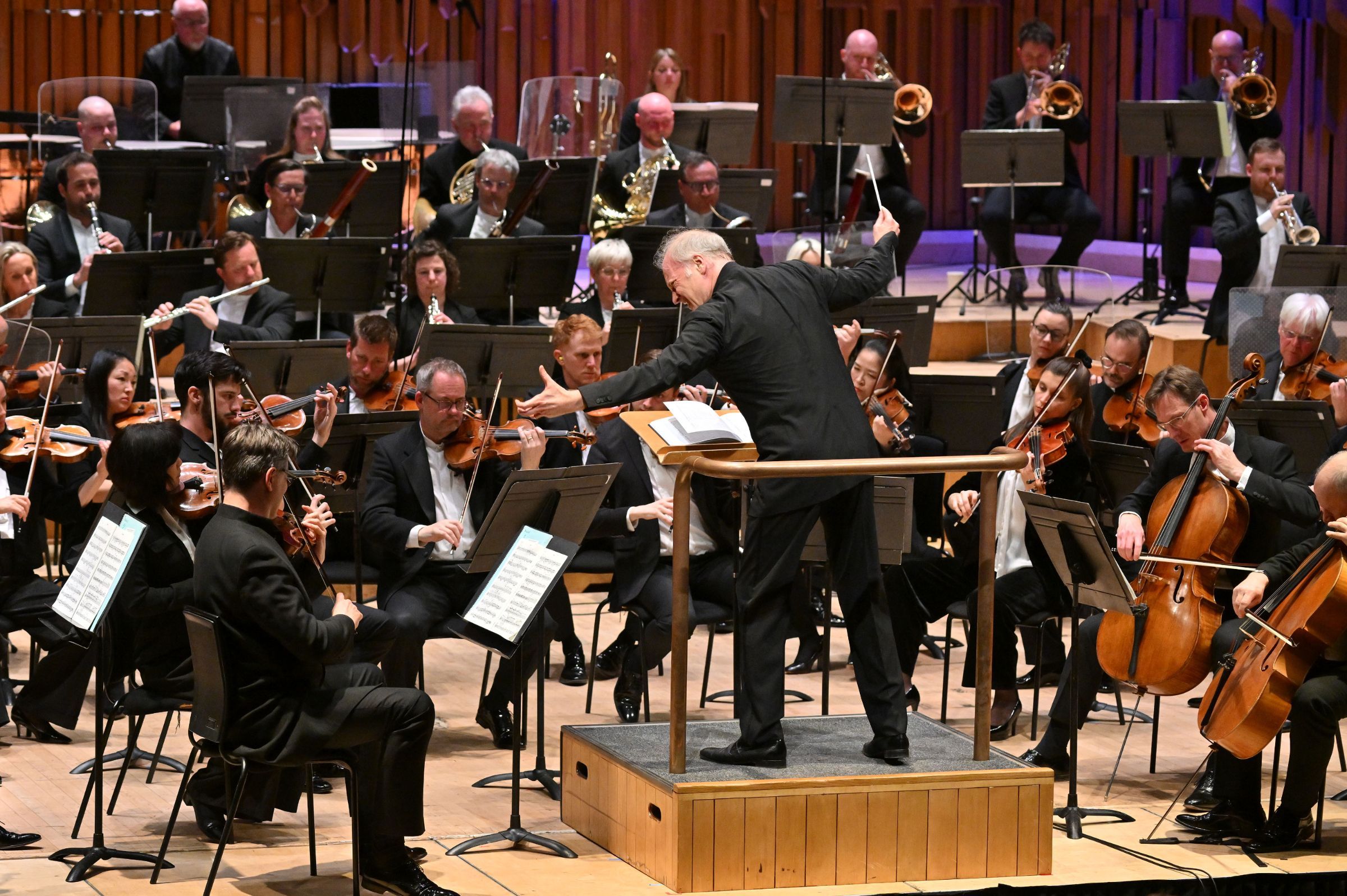 Gianandrea Noseda conducts the London Symphony Orchestra &copy; LSO | Mark Allan