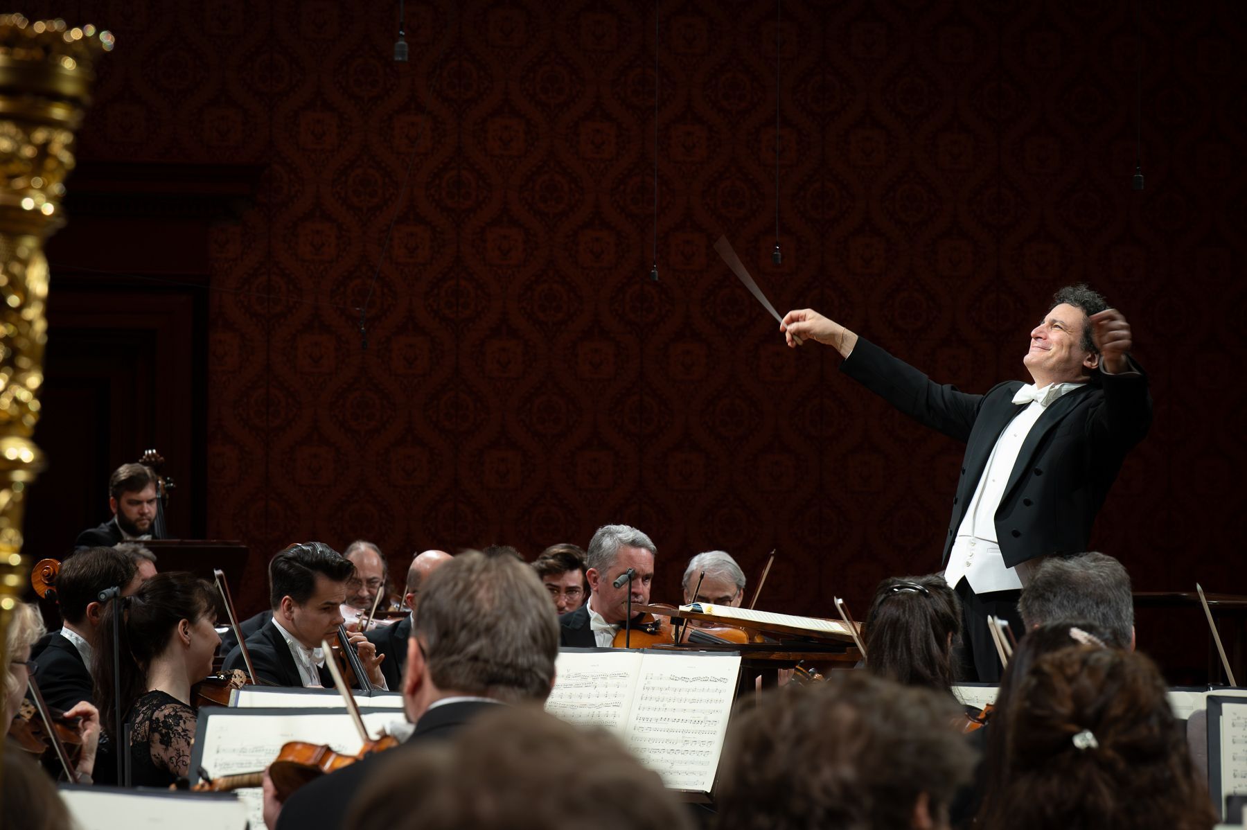 Alain Altinoglu conducts the Czech Philharmonic © Ivan Malý