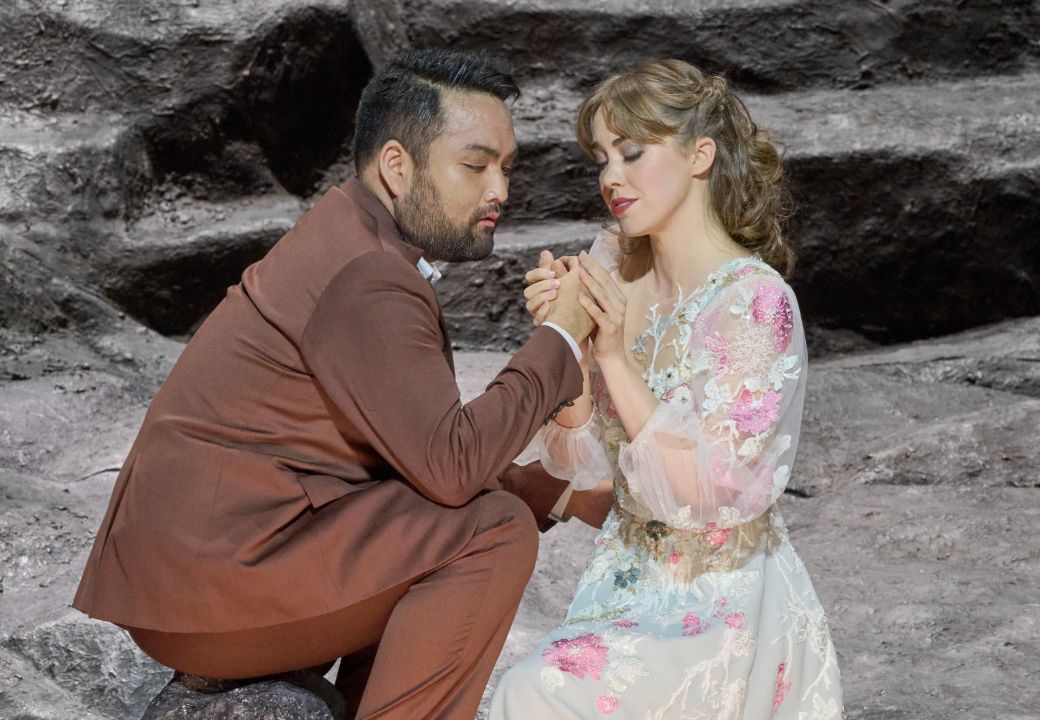 Jusung Gabriel Park (Masetto) und Alma Neuhaus (Zerlina) &copy; Wiener Staatsoper | Michael P&ouml;hn