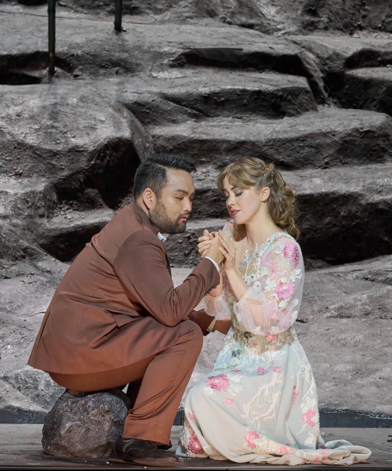 Jusung Gabriel Park (Masetto) und Alma Neuhaus (Zerlina) &copy; Wiener Staatsoper | Michael Pöhn