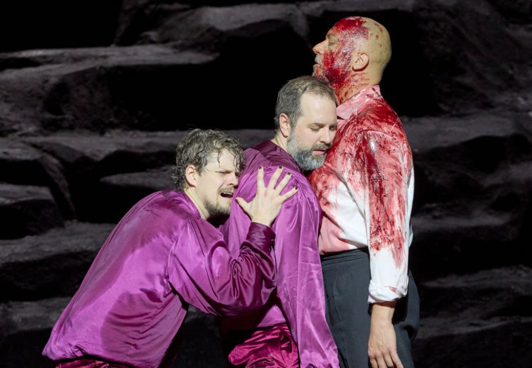 Peter Kellner (Leporello), &Eacute;tienne Dupuis (Don Giovanni) und Ante Jerkunica (Komtur) &copy; Wiener Staatsoper | Michael P&ouml;hn