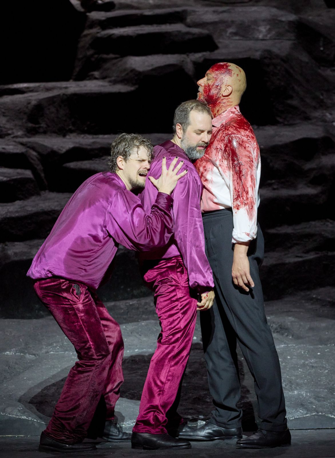 Peter Kellner (Leporello), Étienne Dupuis (Don Giovanni) und Ante Jerkunica (Komtur) &copy; Wiener Staatsoper | Michael Pöhn