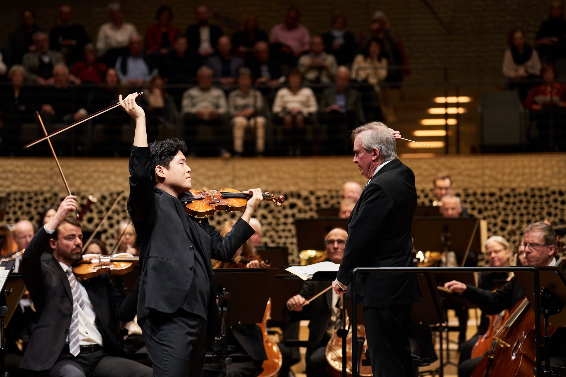 Daniel Cho, James Conlon and the Philharmonisches Staatsorchester Hamburg &copy; Claudia Höhne