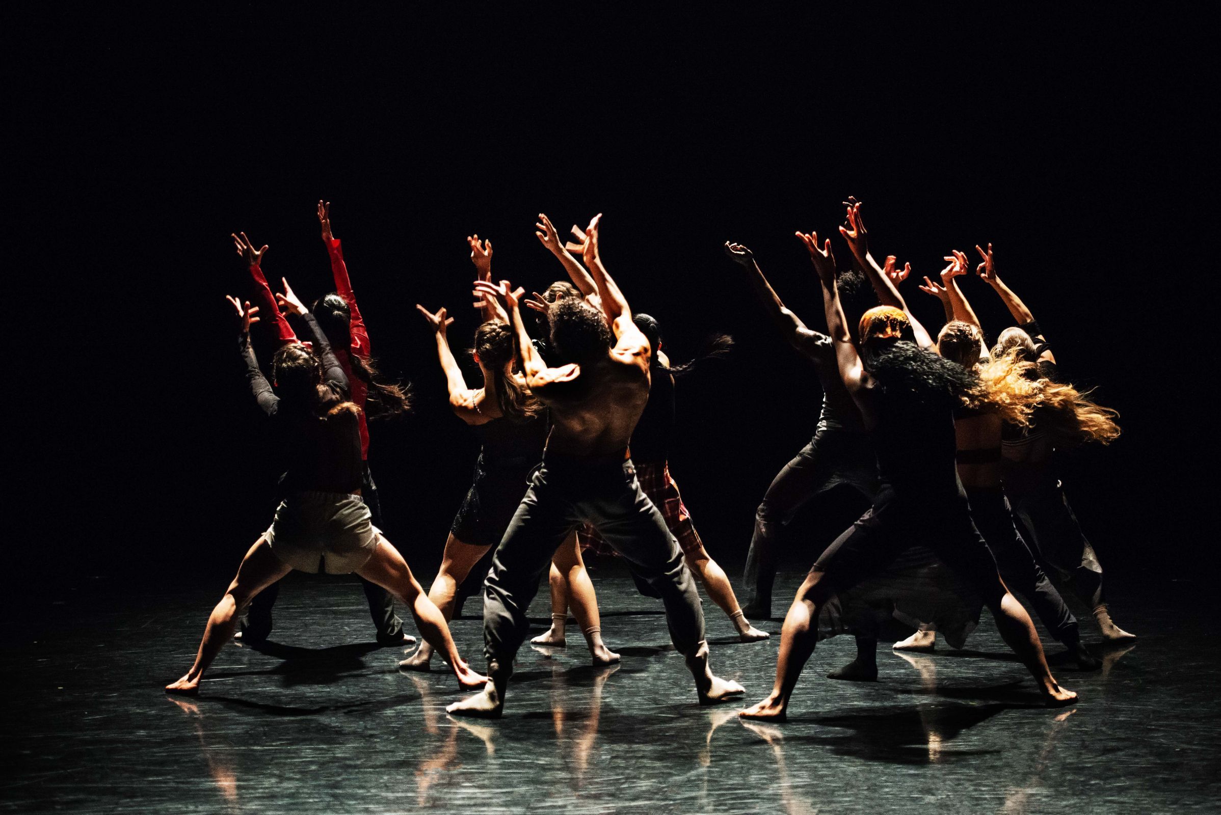 Martha Graham Dance Company in Hofesh Shechter's <i>Cave</i> © Chris Jones