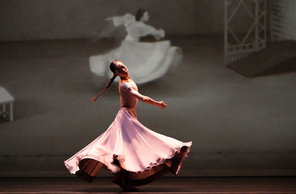 Xin Ying in <i>Letter to Nobody</i> in collaboration with Mimi Yin © Brian Pollock