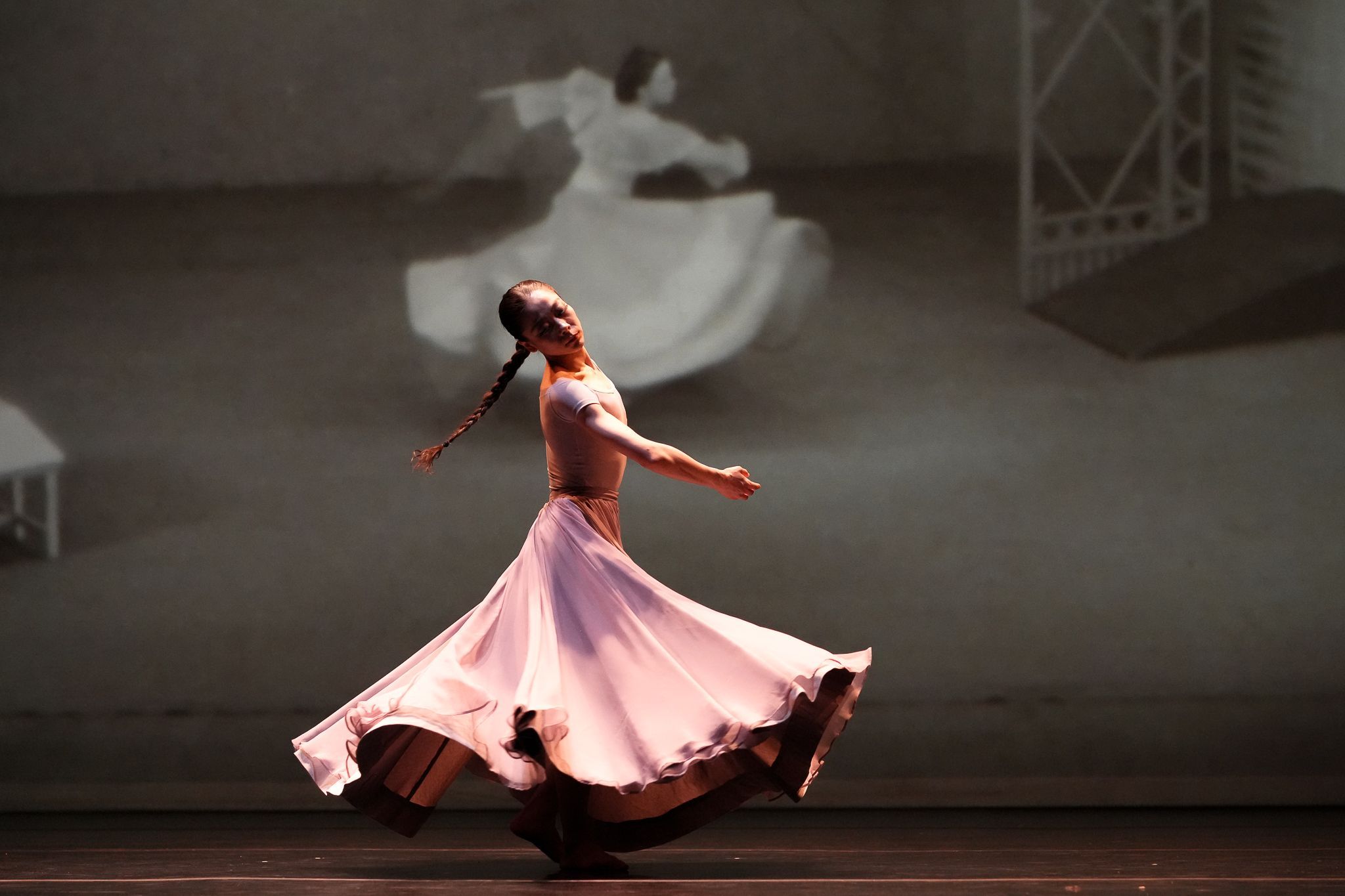 Xin Ying in <i>Letter to Nobody</i> in collaboration with Mimi Yin © Brian Pollock