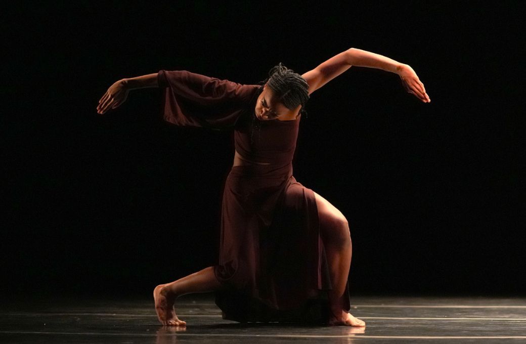 Leslie Andrea Williams in <i>Revolt</i> by Virginie M&eacute;c&egrave;ne after Martha Graham &copy; Brian Pollock
