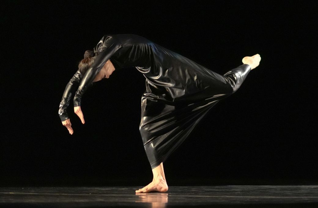 Xin Ying in *Immigrant by Virginie M&eacute;c&egrave;ne after Martha Graham &copy; Brian Pollock