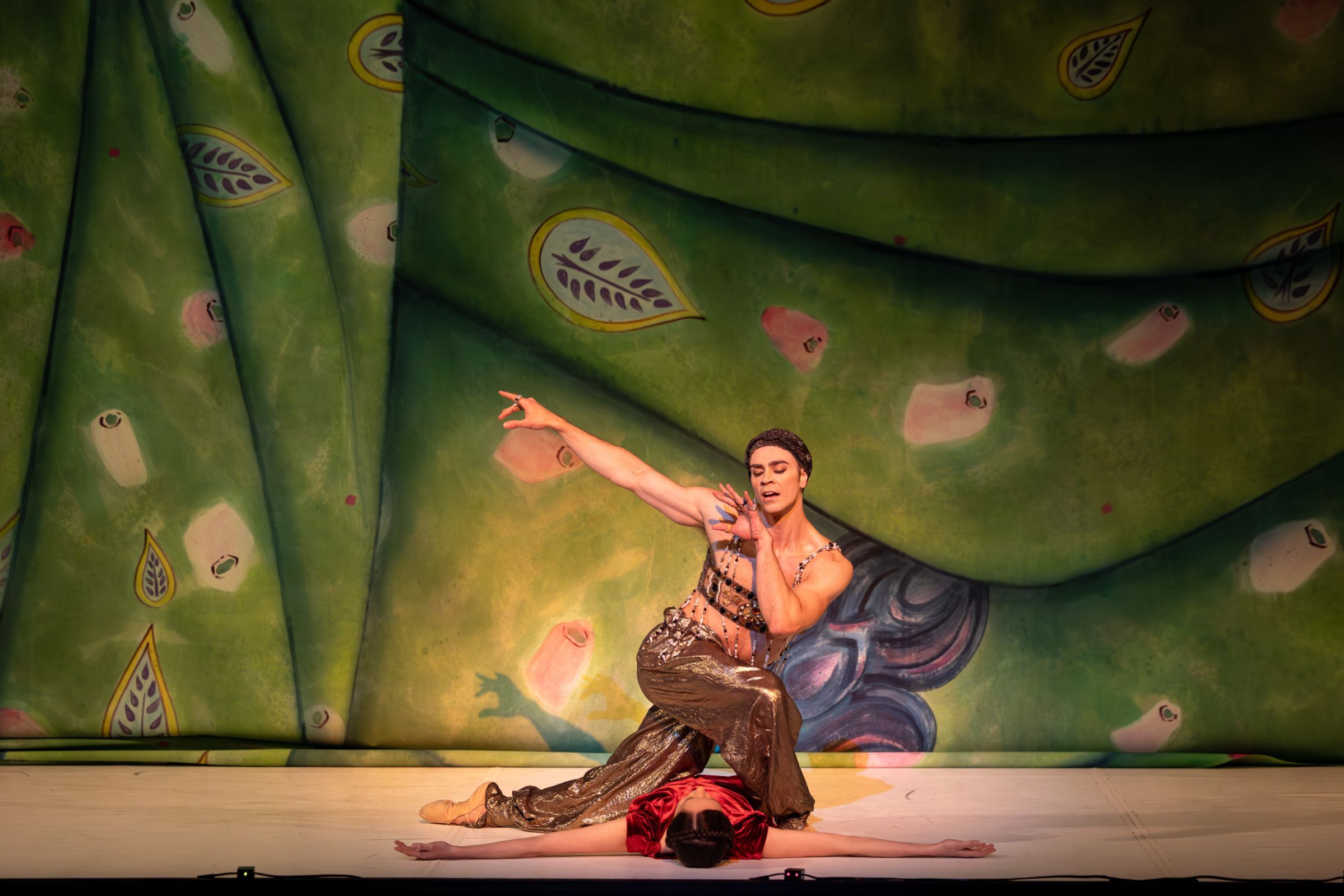 Jake Mangakahia and Grace Carroll in John Neumeier's <i>Nijinsky</i> &copy; Daniel Boud