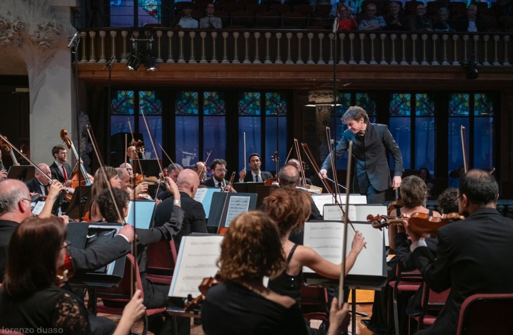 Xavier Puig al frente de la Orquestra Simf&ograve;nica del Vall&eacute;s &copy; Lorenzo Duaso | Palau de la M&uacute;sica