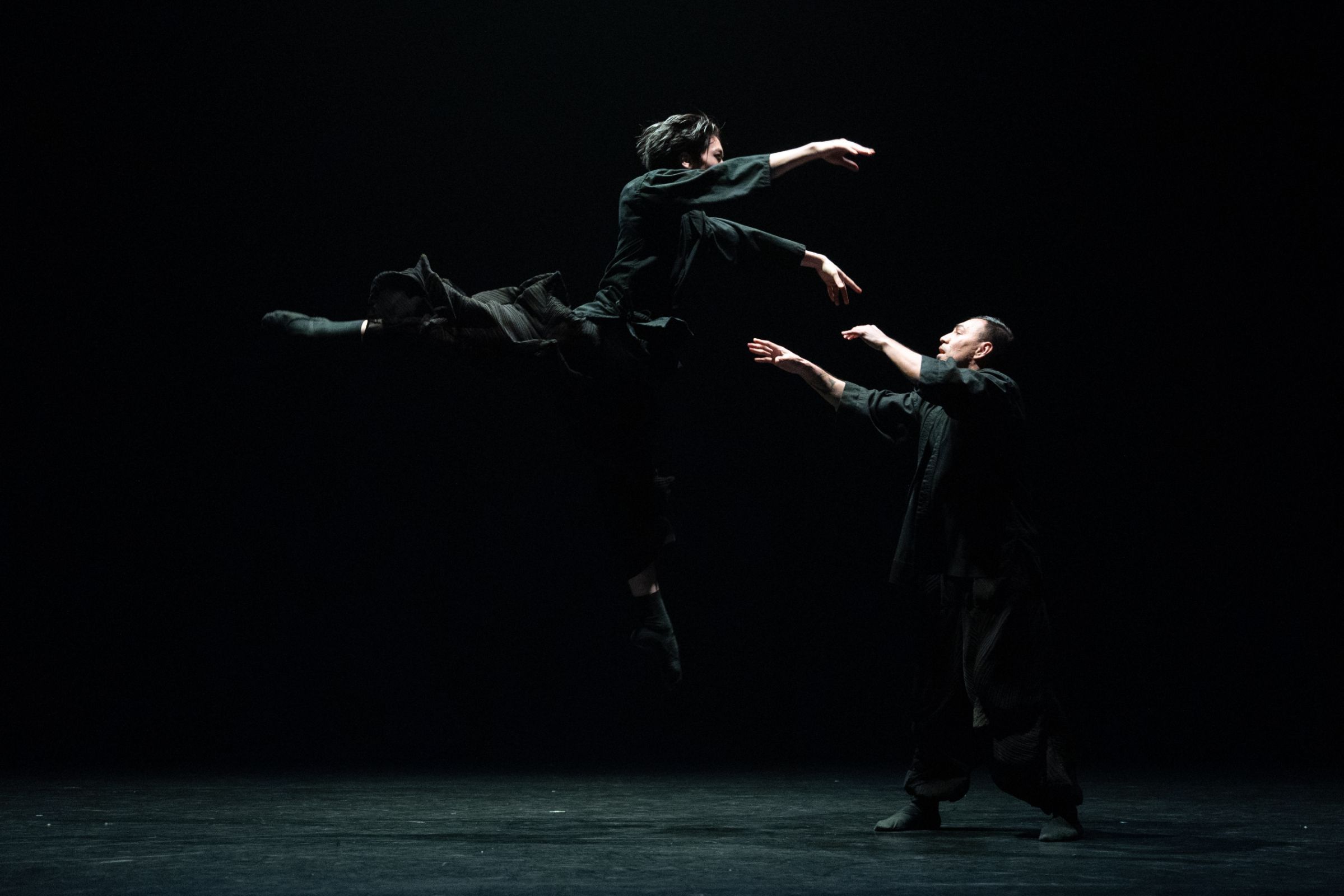 Dutch National Ballet in Lars de Vos’ <i>Burden</i> © Andrej Uspenski