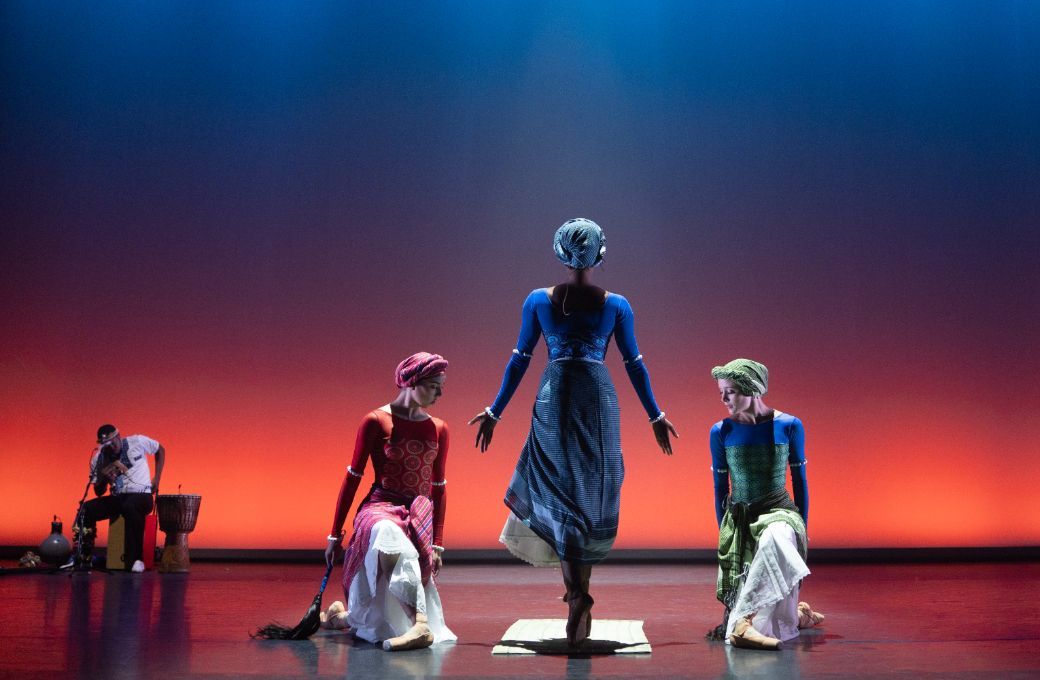 Joburg Ballet in Tumelo Lekana's <i>Mpho</i> © Andrej Uspenski