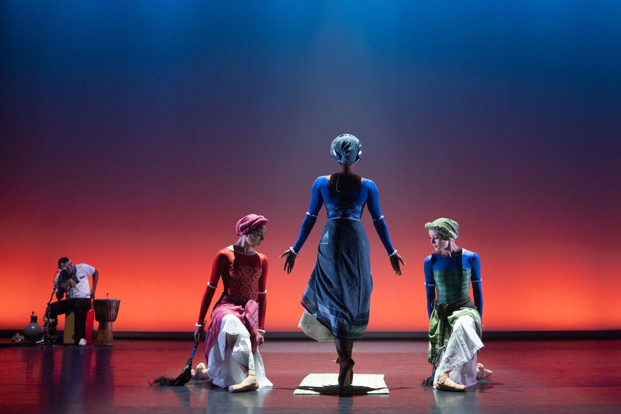 Joburg Ballet in Tumelo Lekana's <i>Mpho</i> © Andrej Uspenski